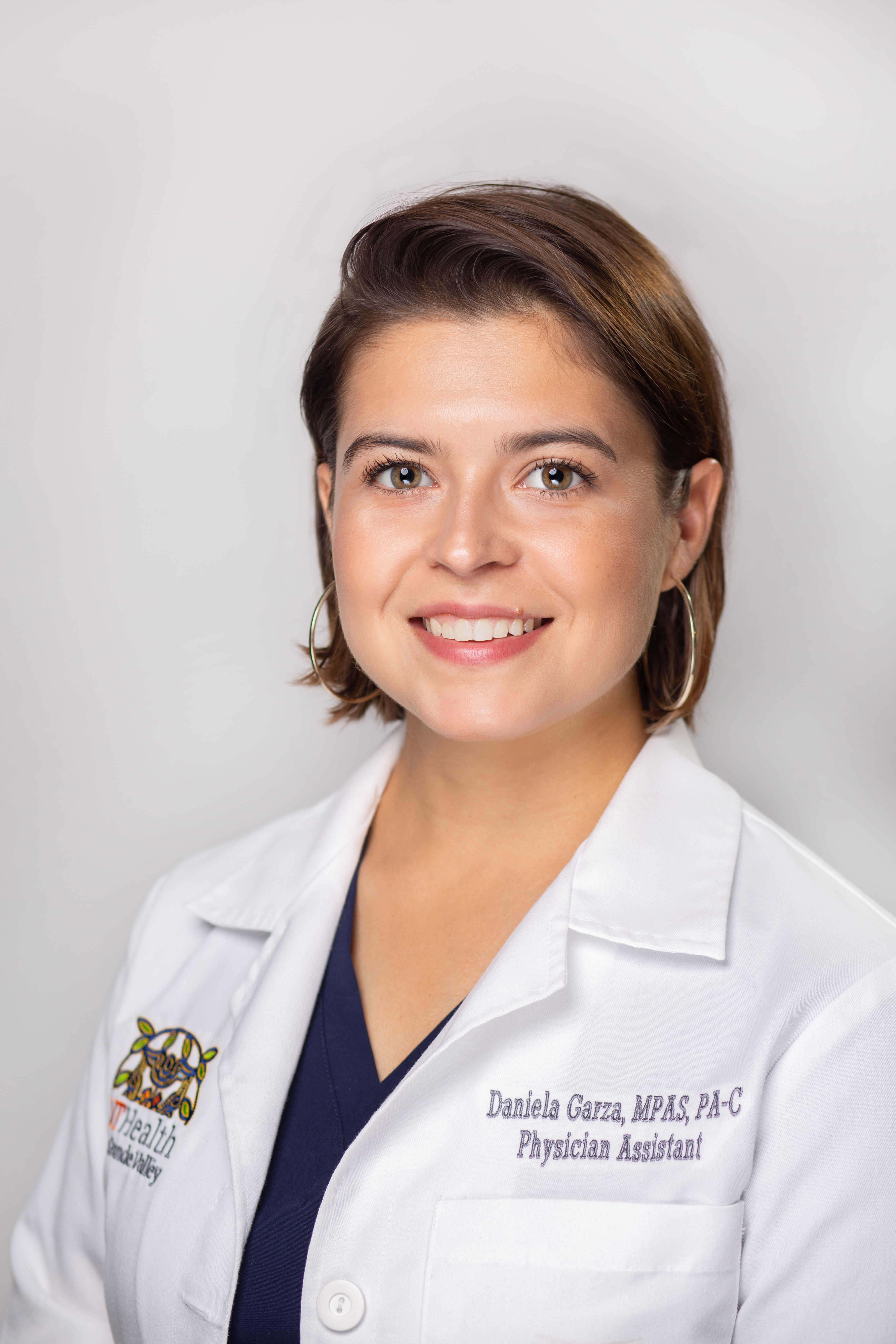 Daniela G. – Headshots – Bee  Beautiful Studios