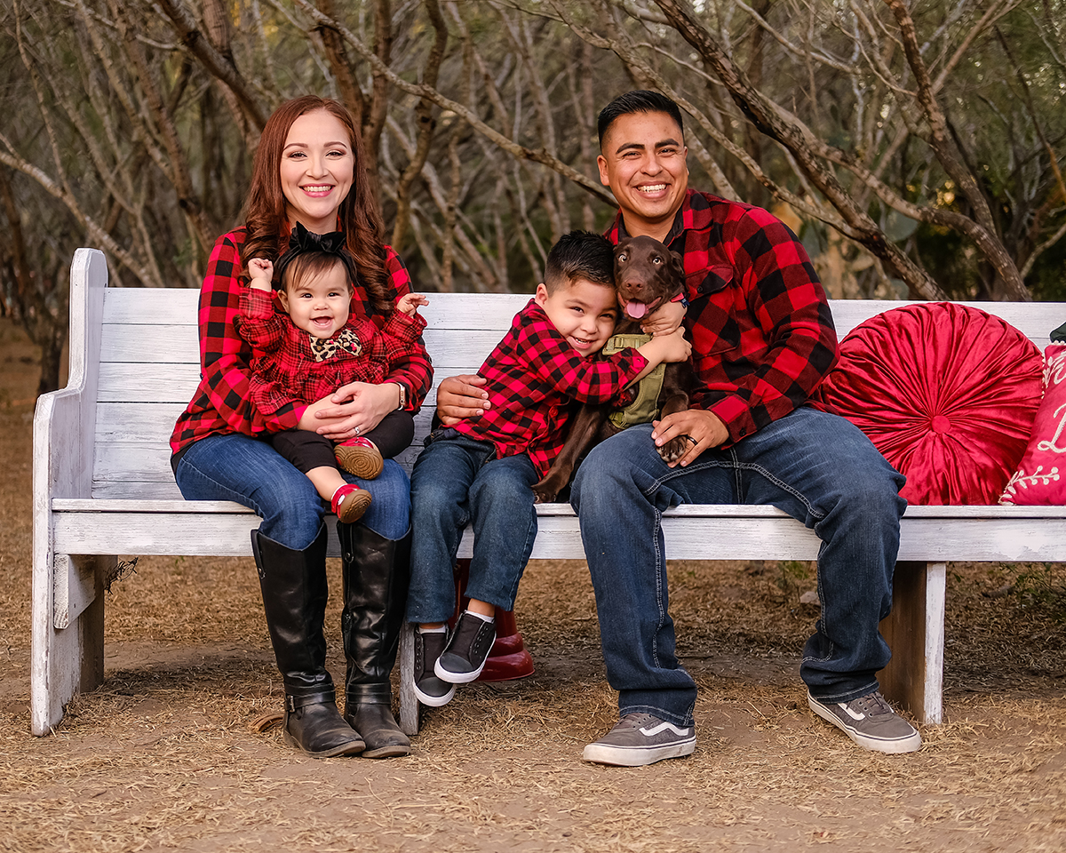 Medina Family Christmas Portraits – Maddies Pumpkin Patch – McAllen, Texas