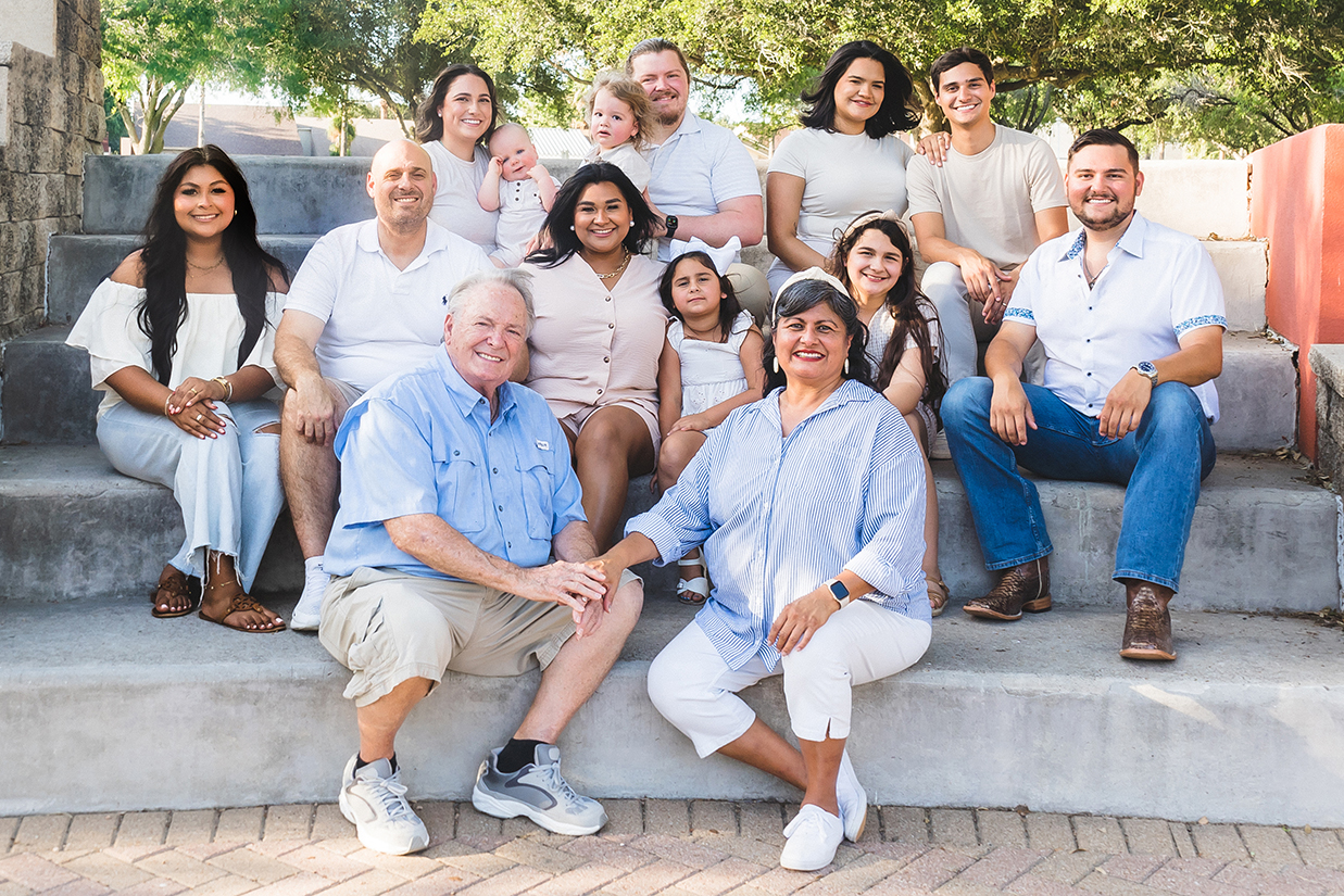 Amanda Family Portraits – Bill Schupp Park – McAllen, Texas