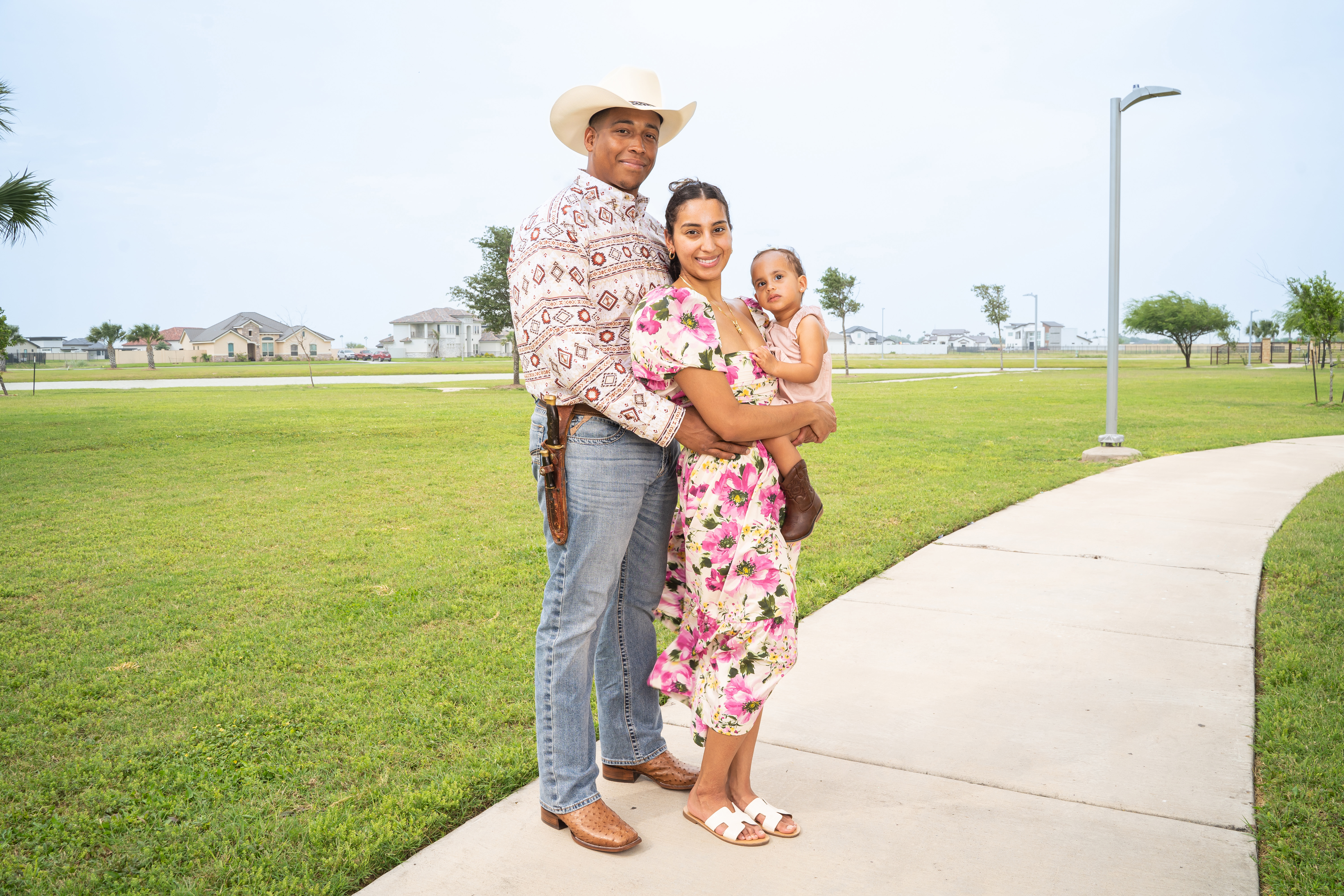 Bianca Soriano Family Portraits – Mcallen, Texas