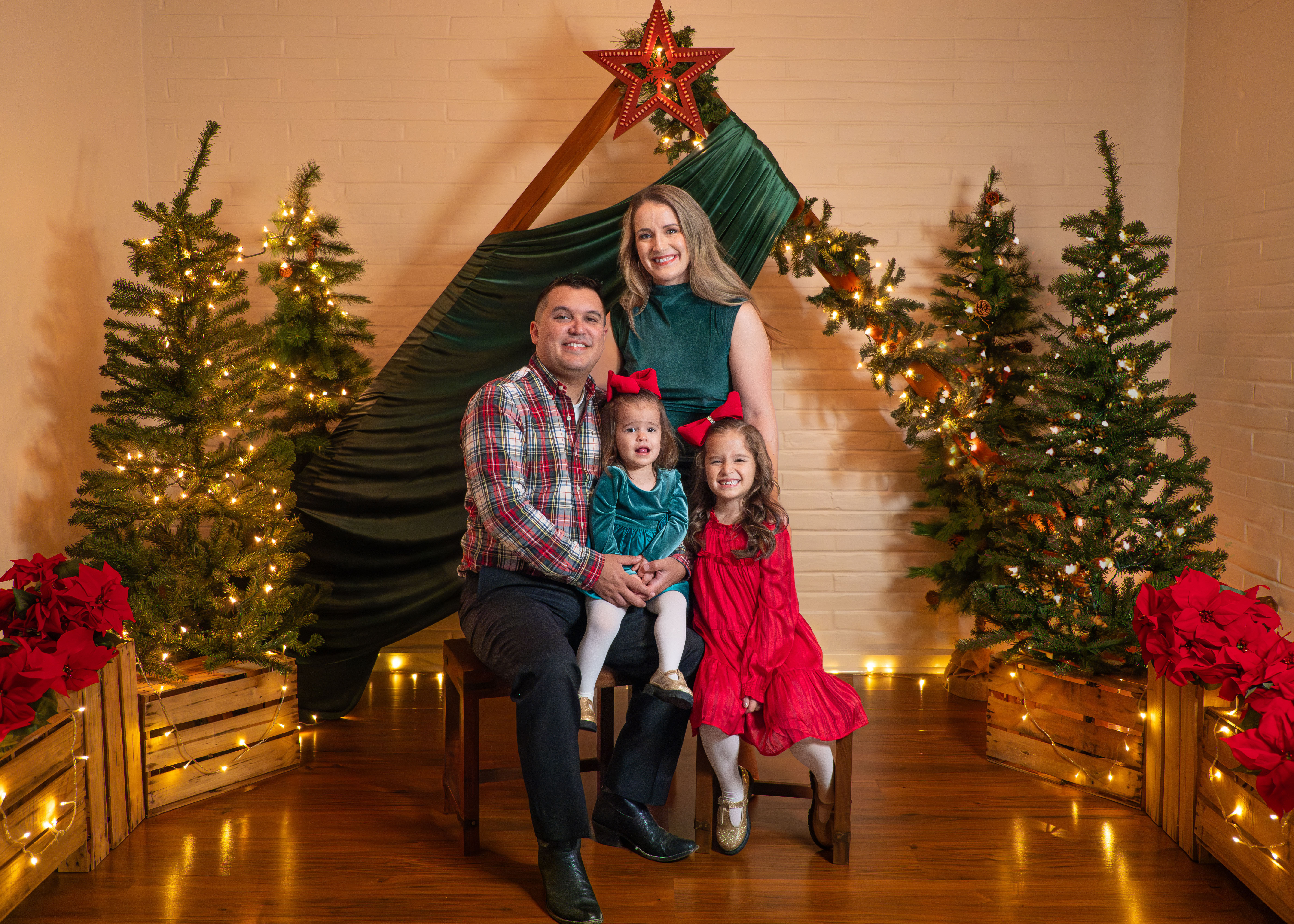 Lopez Christmas Portraits – Bee Beautiful Studios – McAllen, Texas