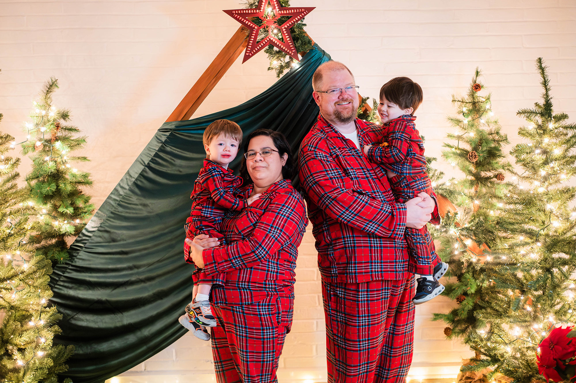 Fish Family Christmas Portraits – Bee Beautiful Studios – McAllen, Texas