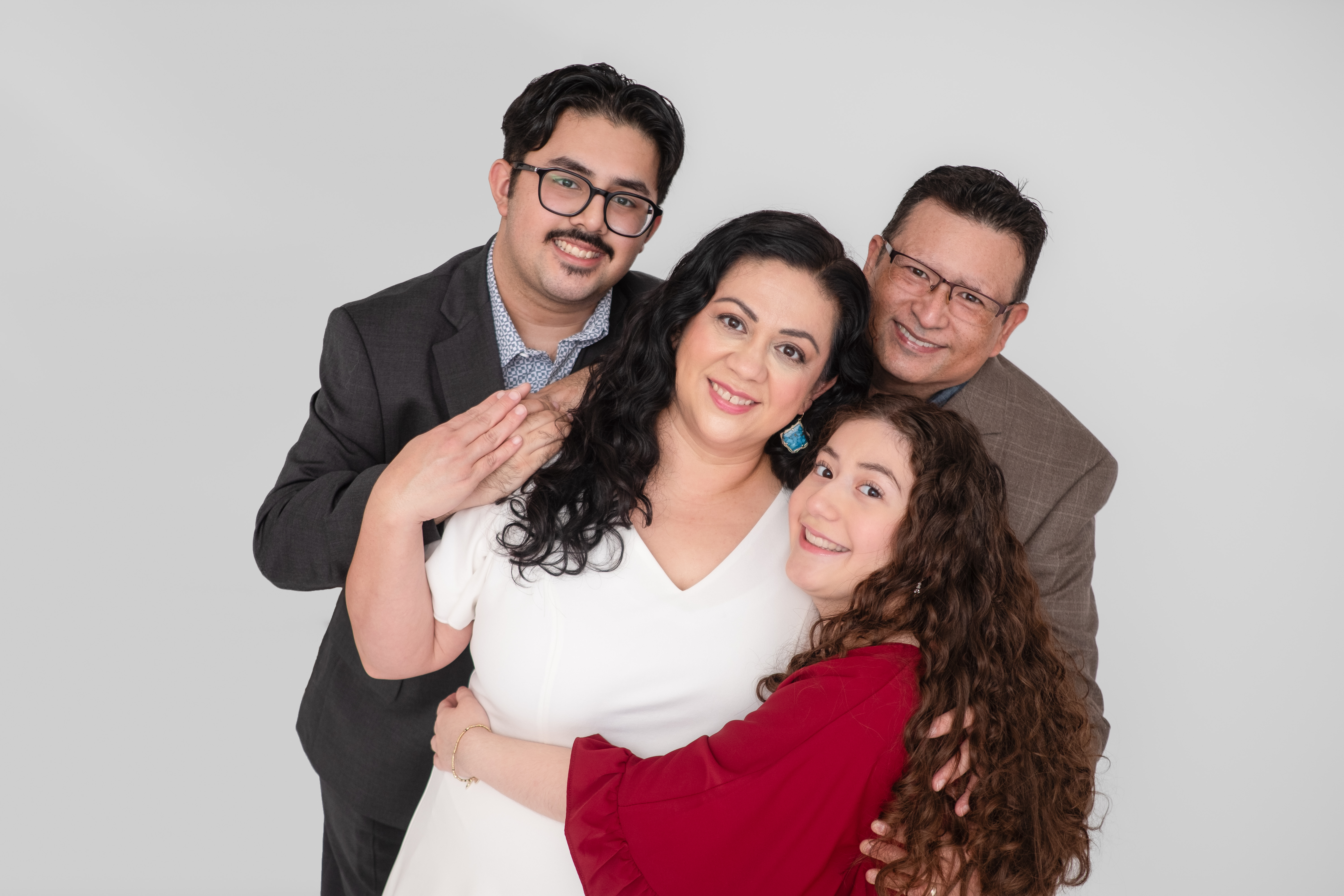 Jennifer Rivera Grad – Family Portraits – Bee Beautiful Studios – McAllen, TX