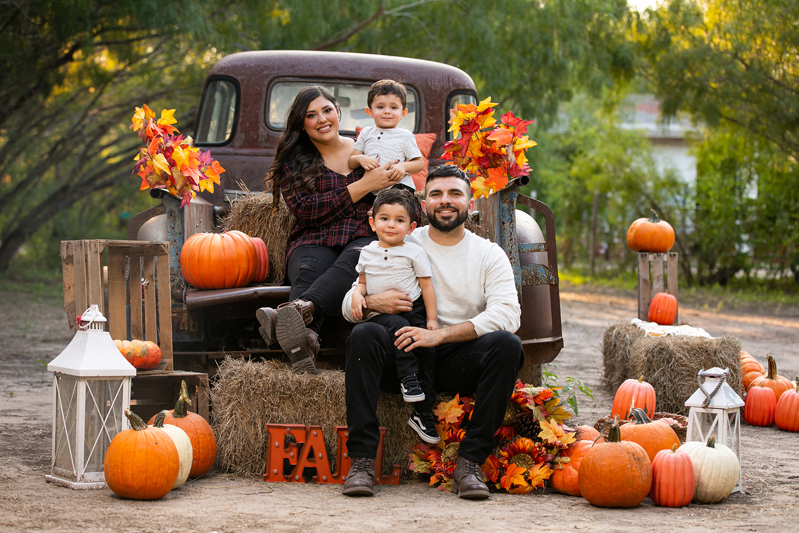 Ramirez Family Pumpkin Patch Session – Maddies Pumpkin Patch, TX – Bee Beautiful Studios