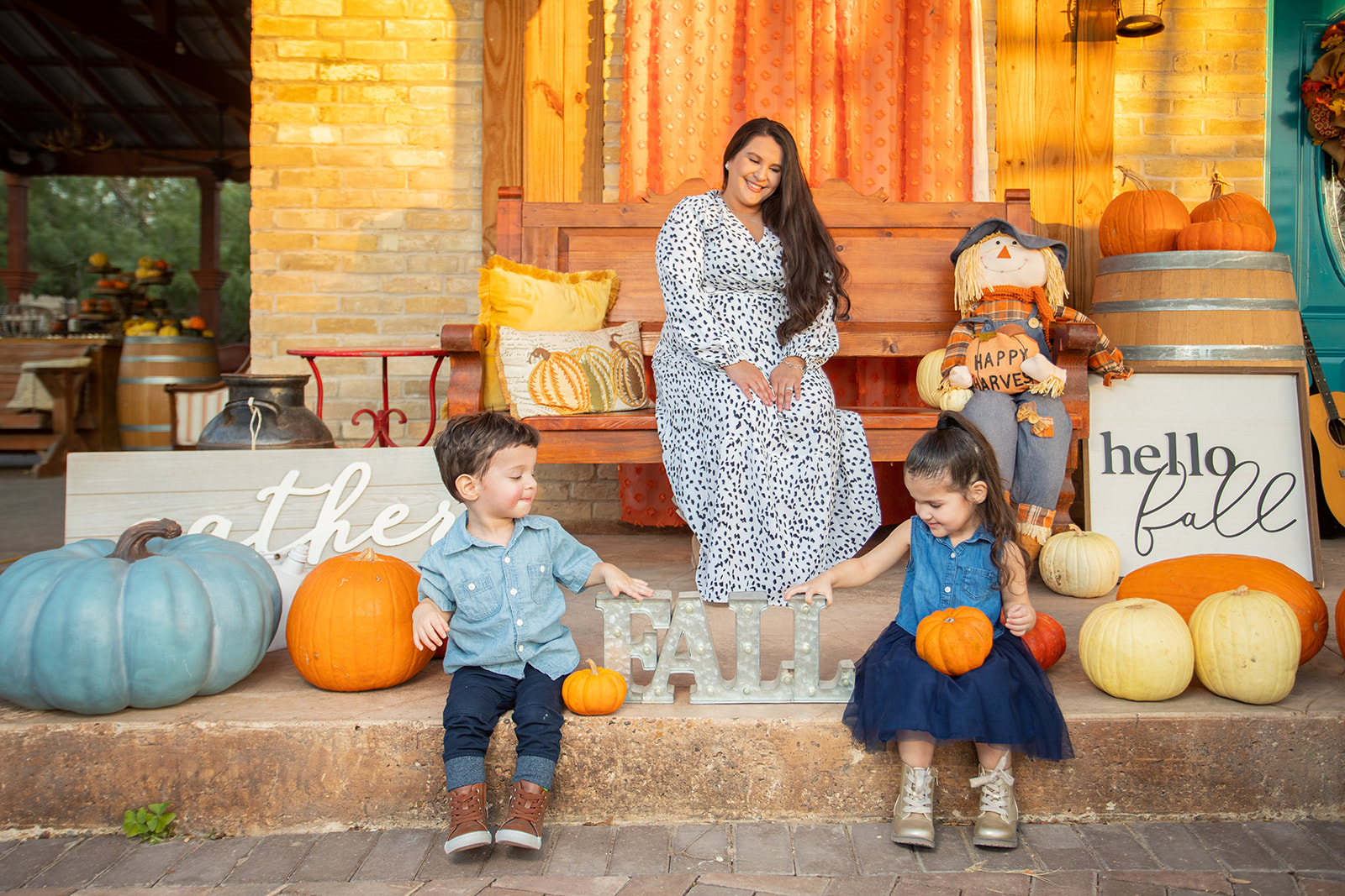 Kaitlyn Diaz Pumpkin Patch Session – Maddies Pumpkin Patch, TX – Bee Beautiful Studios