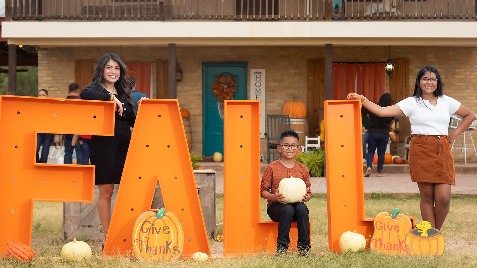 Vanessa Family Pumpkin Patch – Maddies Pumpkin Patch, TX – Bee Beautiful Studios