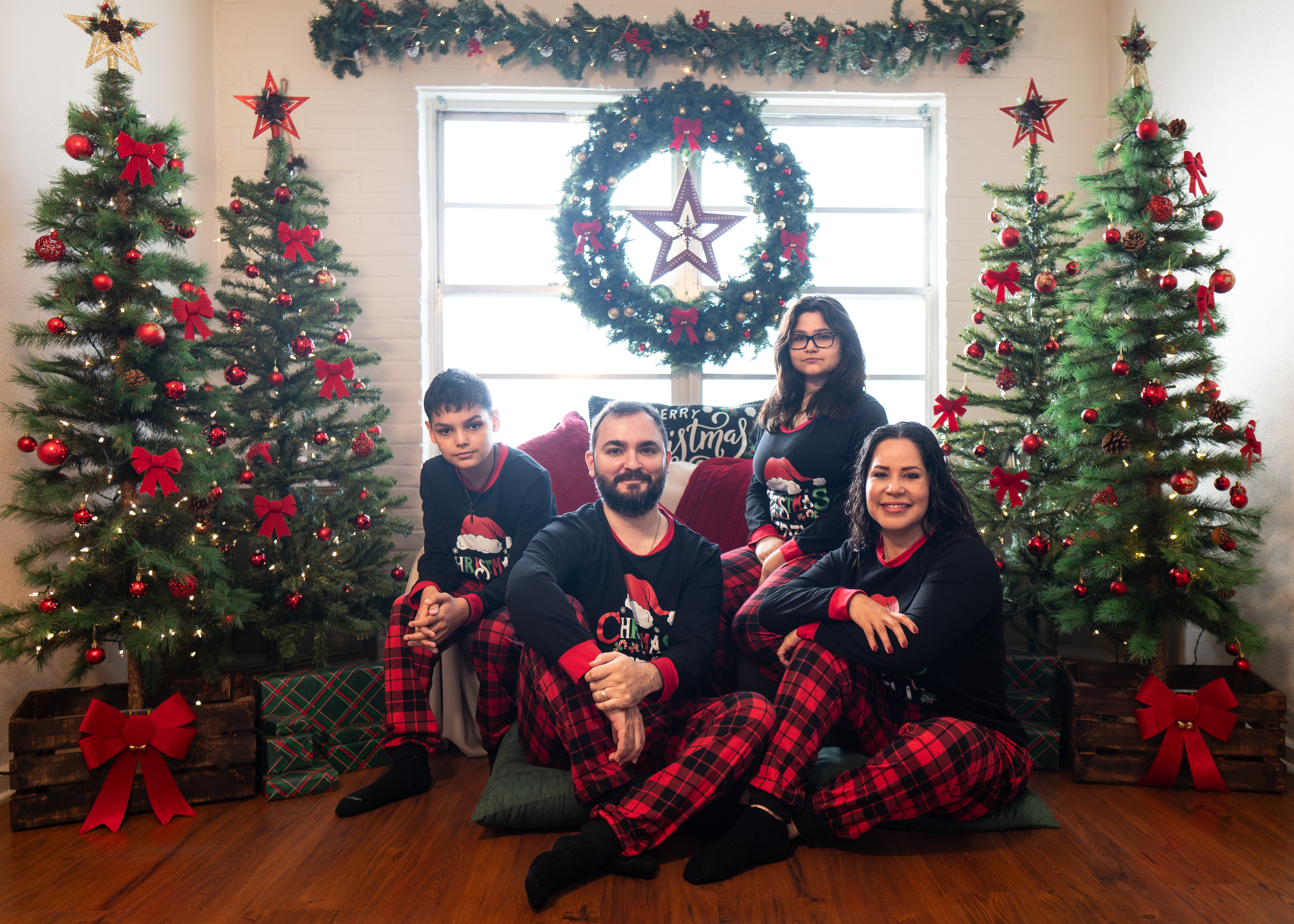 Flores Christmas Portraits – McAllen, TX – Bee Beautiful Studios