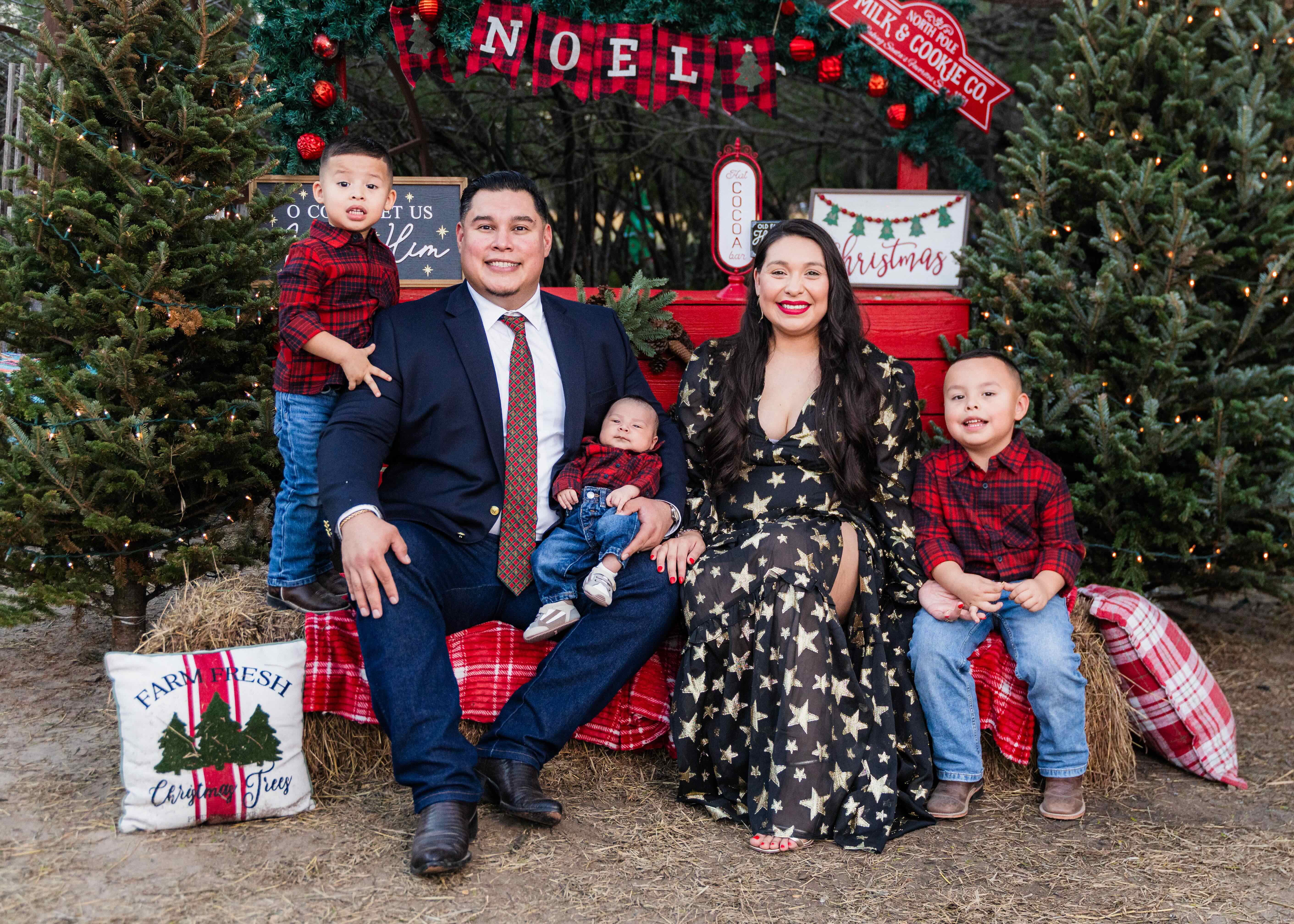 Barrientes Christmas Family Portraits – Maddie’s Pumpkin Patch – McAllen, Texas